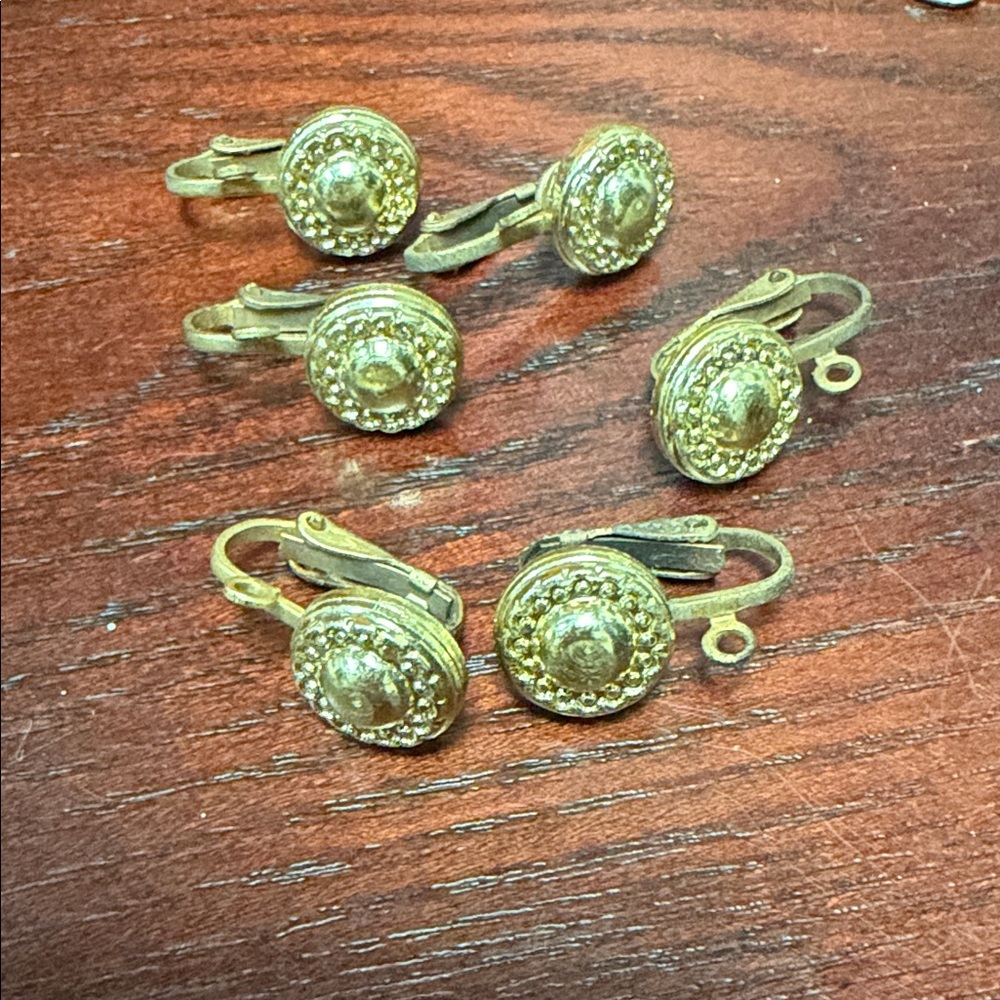 Vintage Elegant Goldtone Clip-On jewelry for Earrings